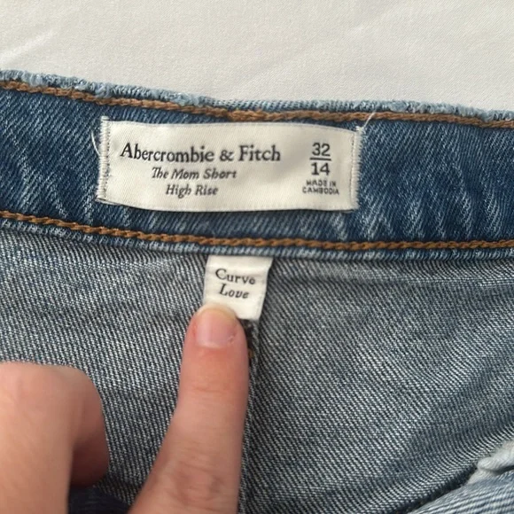 Abercrombie Curve Love Shorts - Picture 2 of 3